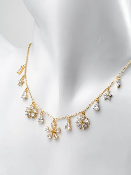Gargantilha Chocker Flores e Gotas Brancas